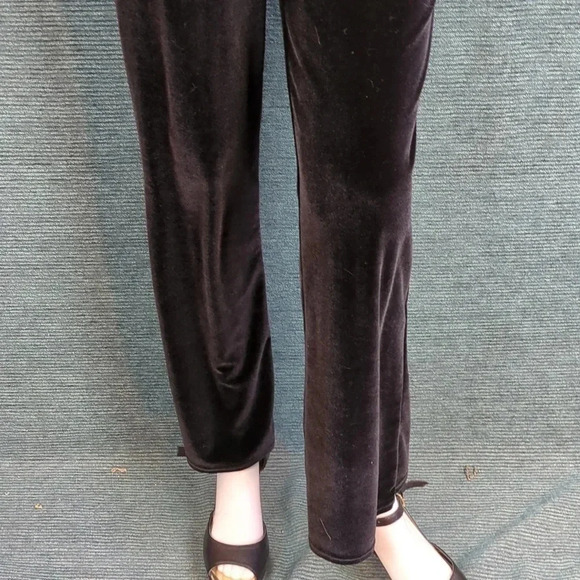No Boundaries Black Velvet Yoga Style Pants - Picture 4 of 9